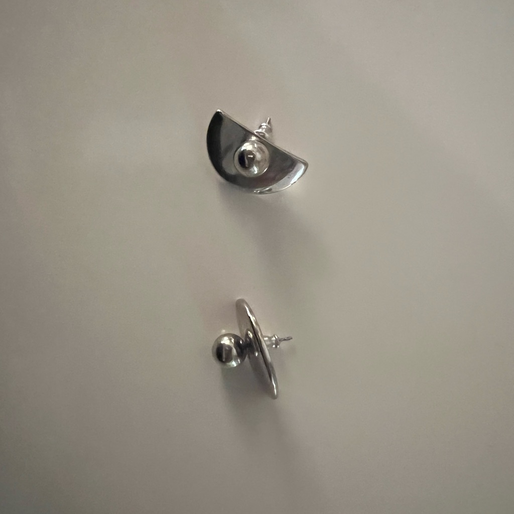 Silver Stud Earrings 6$